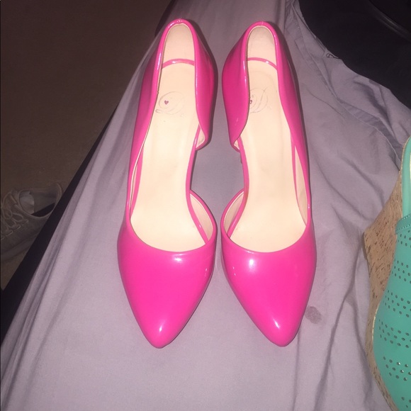 Heels - Picture 3 of 3